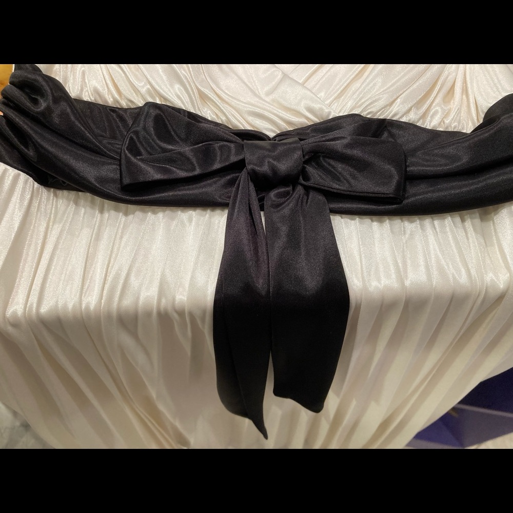 Cream and black silky dress - Picture 5 of 11
